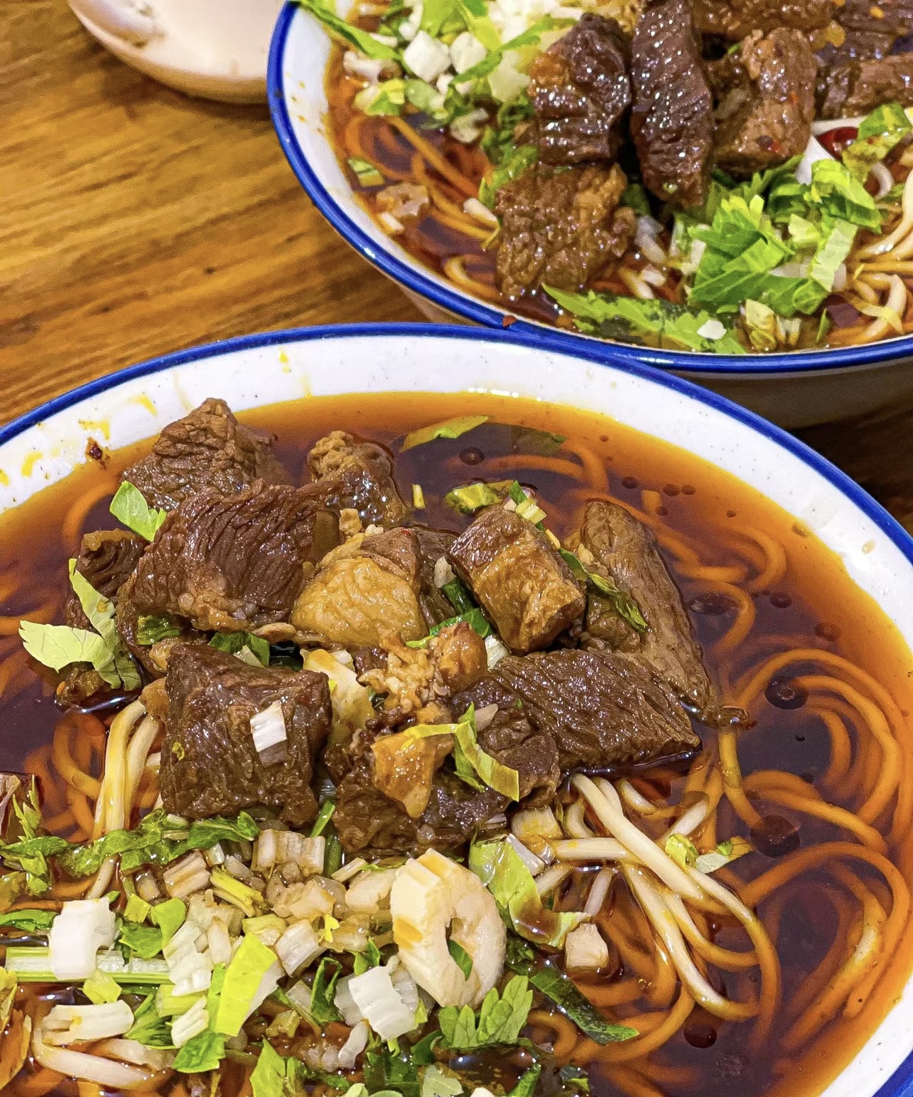 鲜香面条，爽滑入口。浓郁汤底，滋味醇厚。 配图3