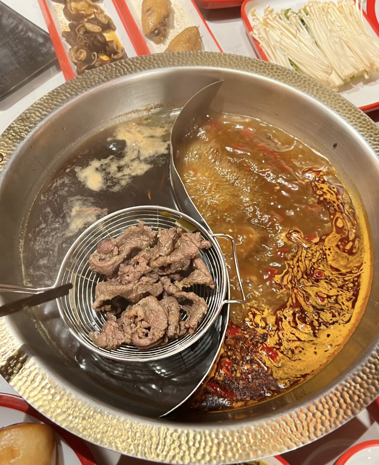 一锅卤水，煮尽世间百味。卤水火锅，以独特 配图3