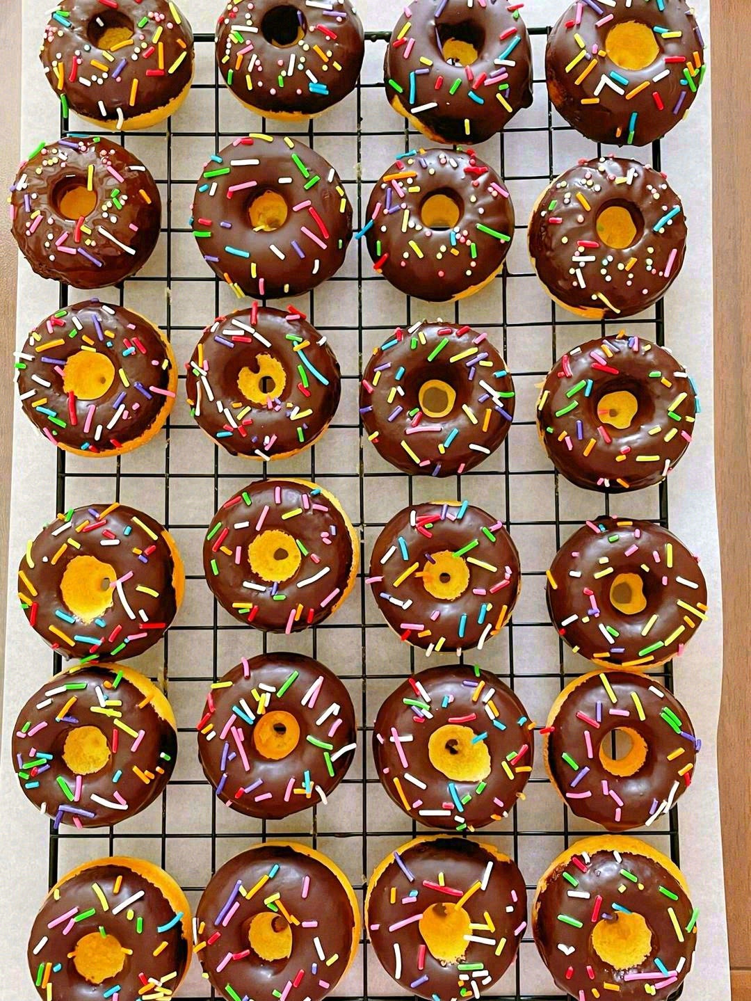 🧚‍♀️人见人爱的巧克力甜甜圈🍩 咬上一 配图3