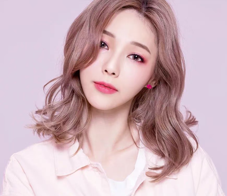 ❤️一直认为烫发要搭配色彩 而客人的笑容