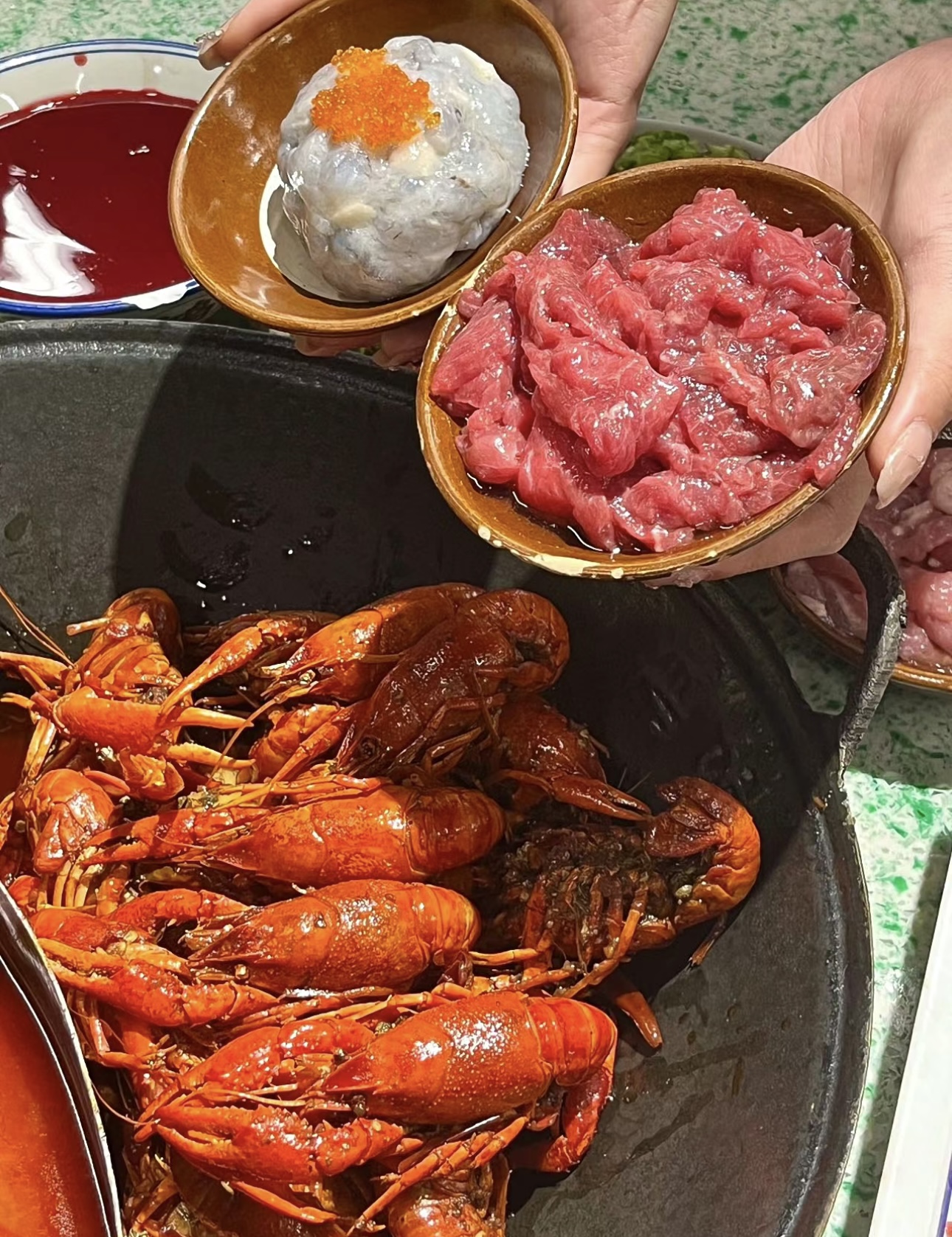 小龙虾与火锅的激情碰撞，演绎一场热辣鲜香 配图2