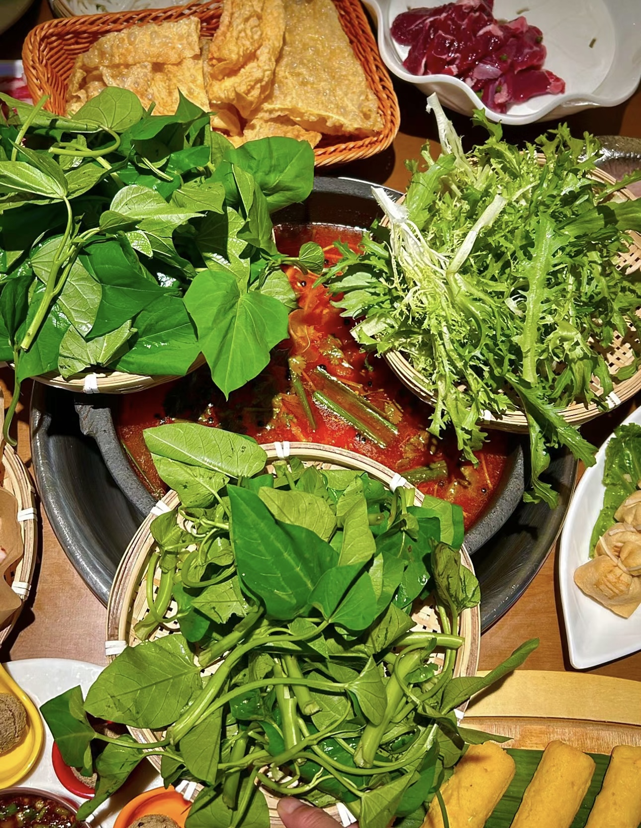 酸汤牛肉火锅，酸辣汤底刺激味蕾，鲜嫩牛肉 配图3