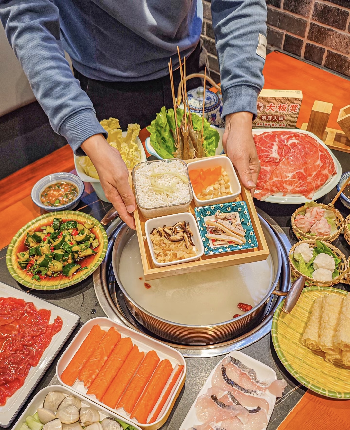 海鲜火锅文火慢熬，毋米锅底 有米不见米  配图2