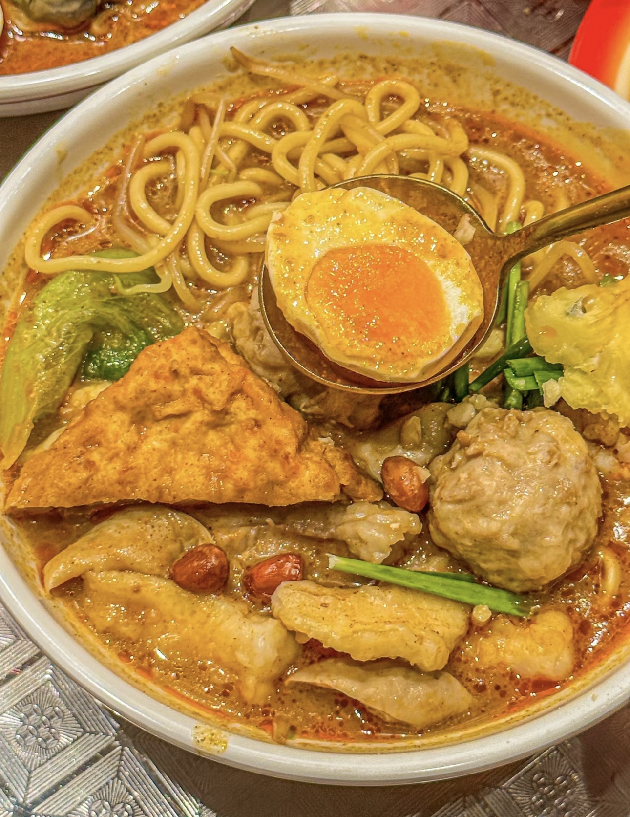 沙茶面，一碗汇聚了丰富食材的美味。金黄的 配图3