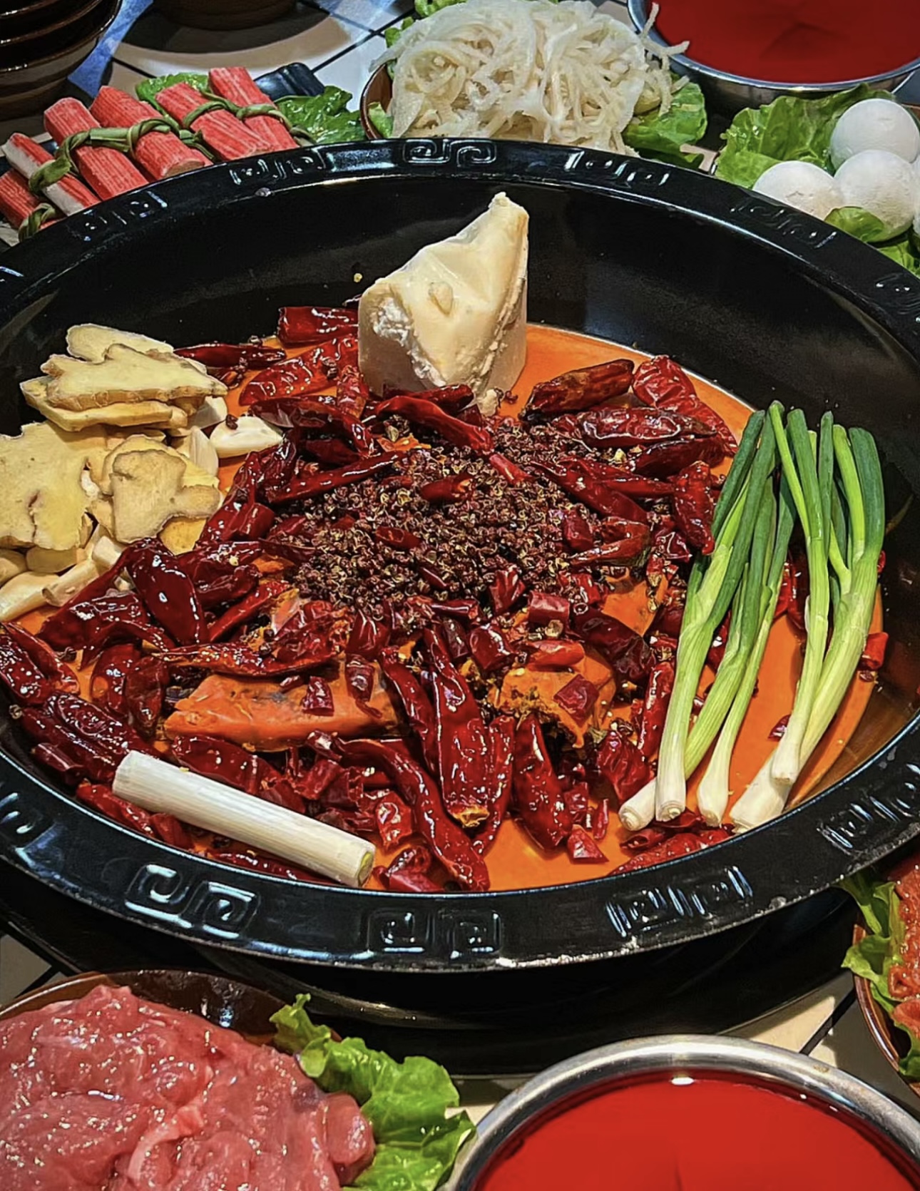 热辣火锅，激情无限。丰富调料，自由搭配， 配图3