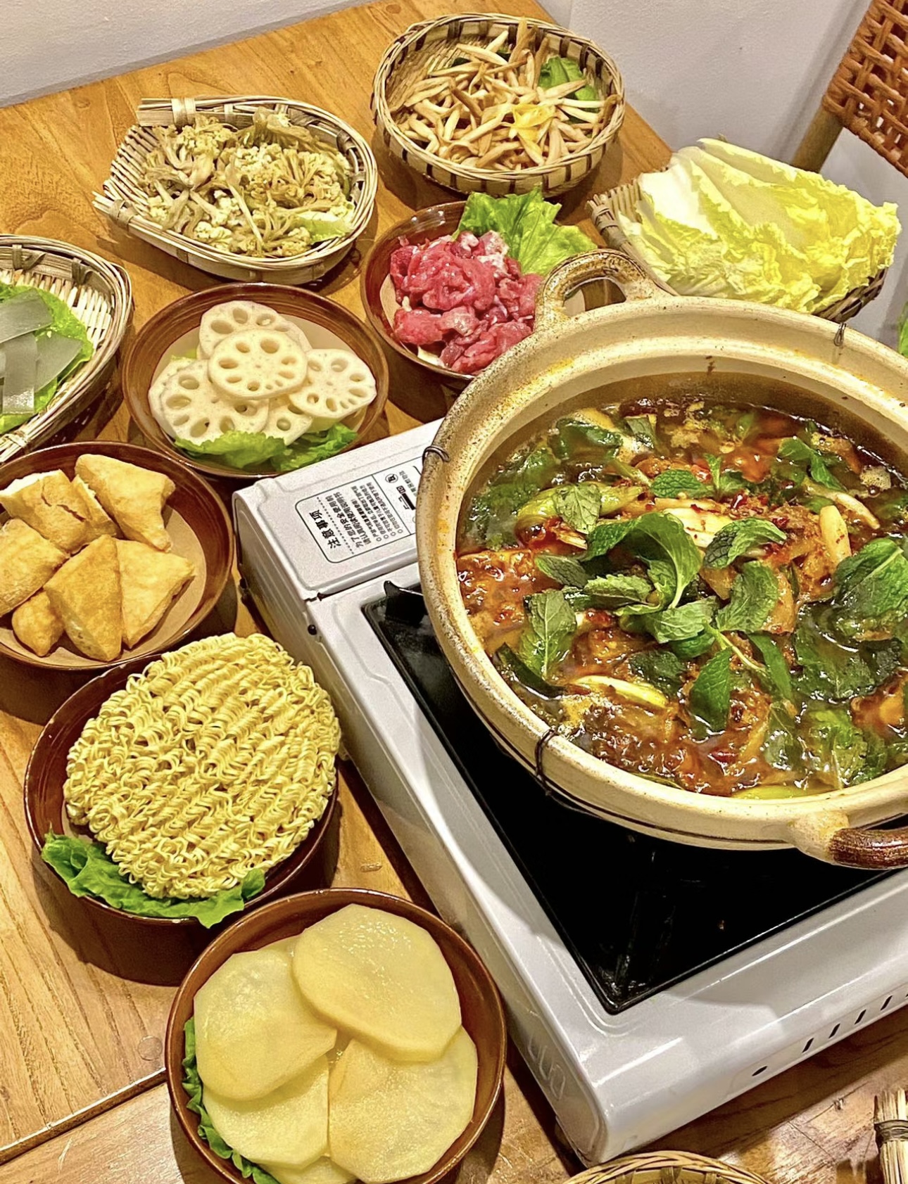 当鲜美的虾与独特的酸相遇，在火锅中碰撞出 配图3