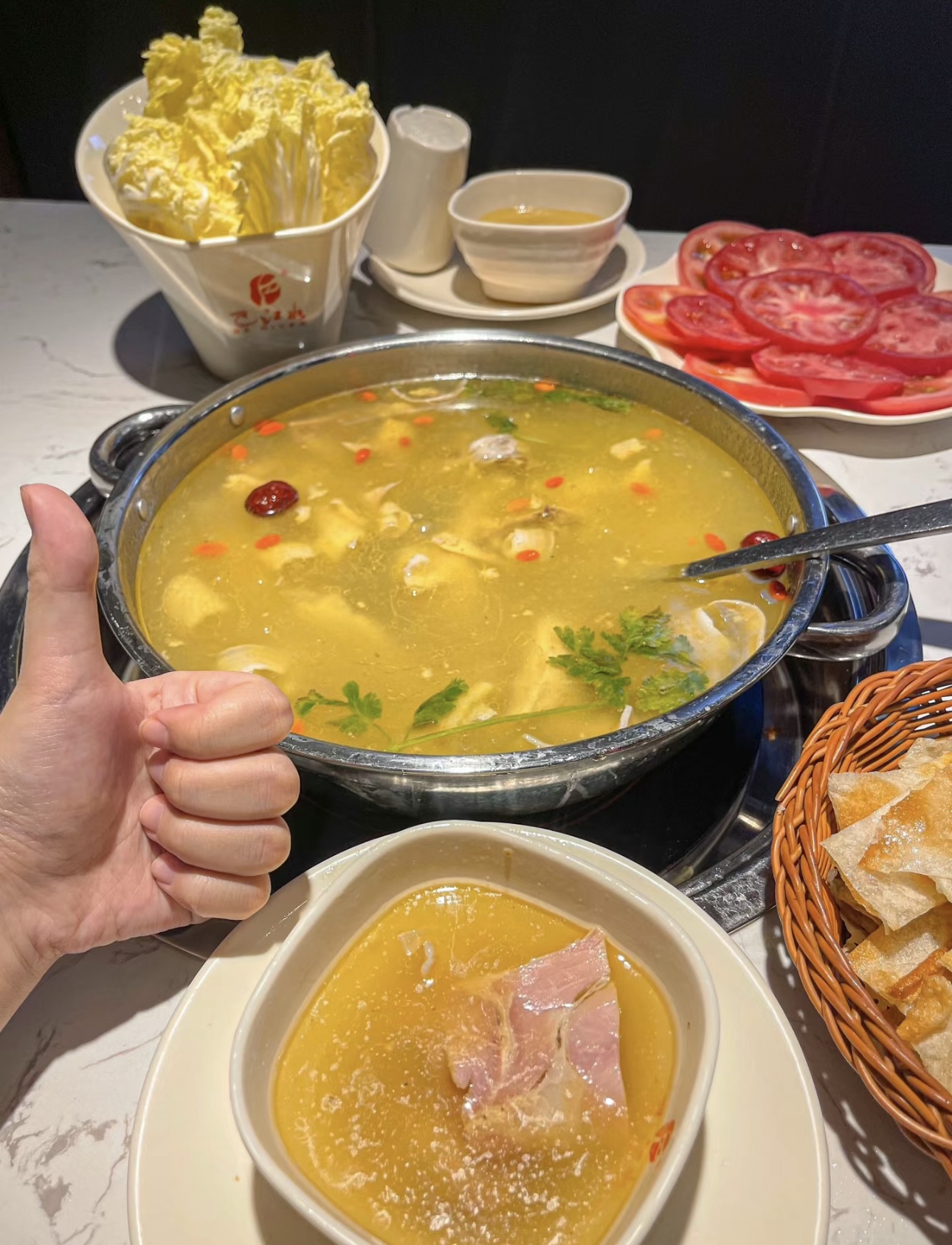天麻火腿鸡火锅，独特风味令人难忘。天麻的 配图3