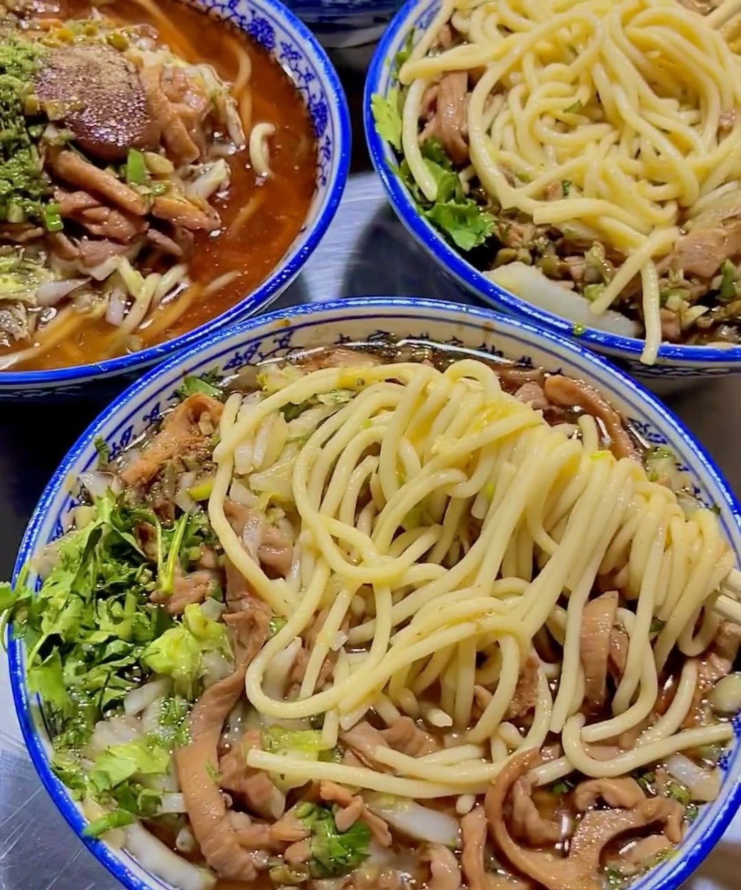 牛杂面 葱花、酱料、酸豆角、麻椒辣椒粉、 配图2