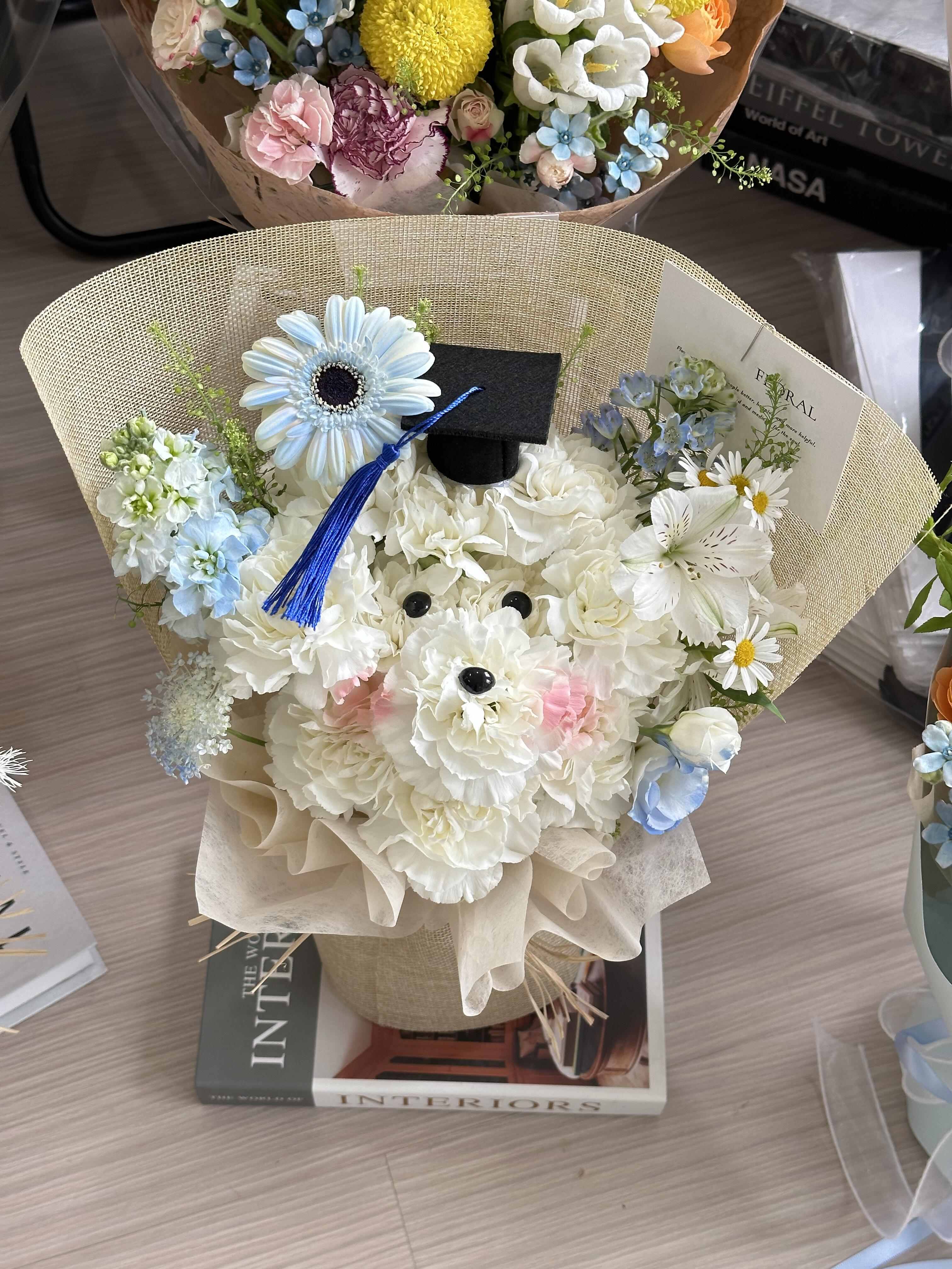 这只小狗🐶完全是用鲜花打造的 主体是纯洁 配图3