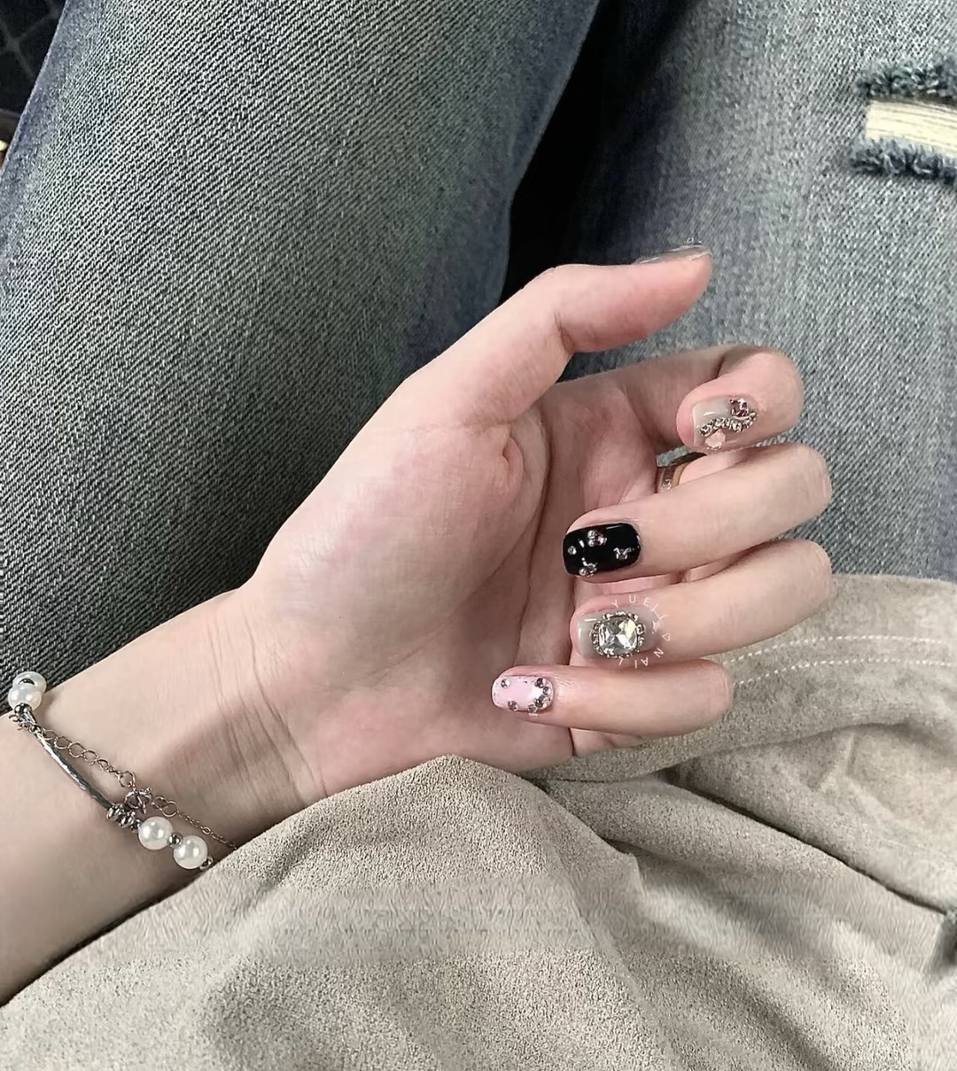 去找个能把你逗笑的人吧 我不行 我只会做 配图1