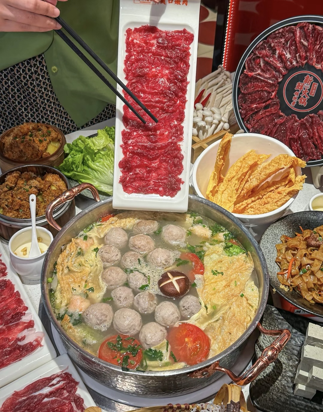 带你吃鲜牛肉的人，一定是最爱你的人因为牛 配图1