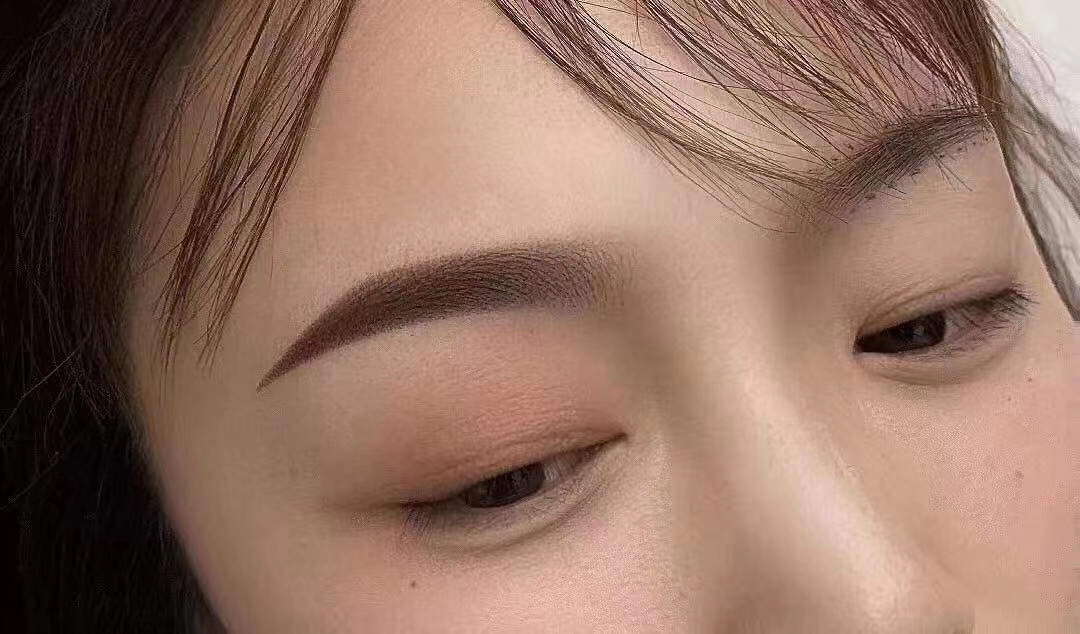 每天费劲‭血心‬‬画的眉毛🌿 经不起一场