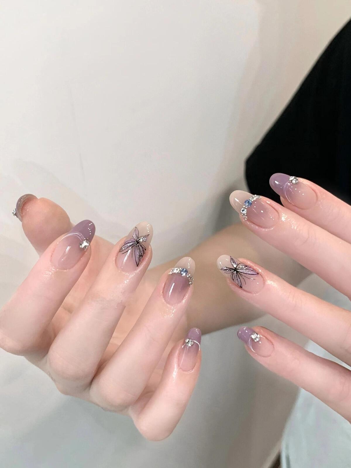 手绘美甲🌸 梅子紫撞上ins风蝴蝶 透着