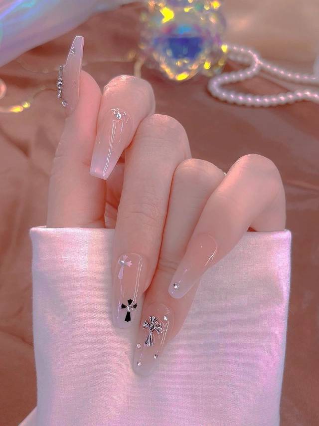 💅一夏清凉，简约朋克风美甲来咯！ 烦闷的 配图2