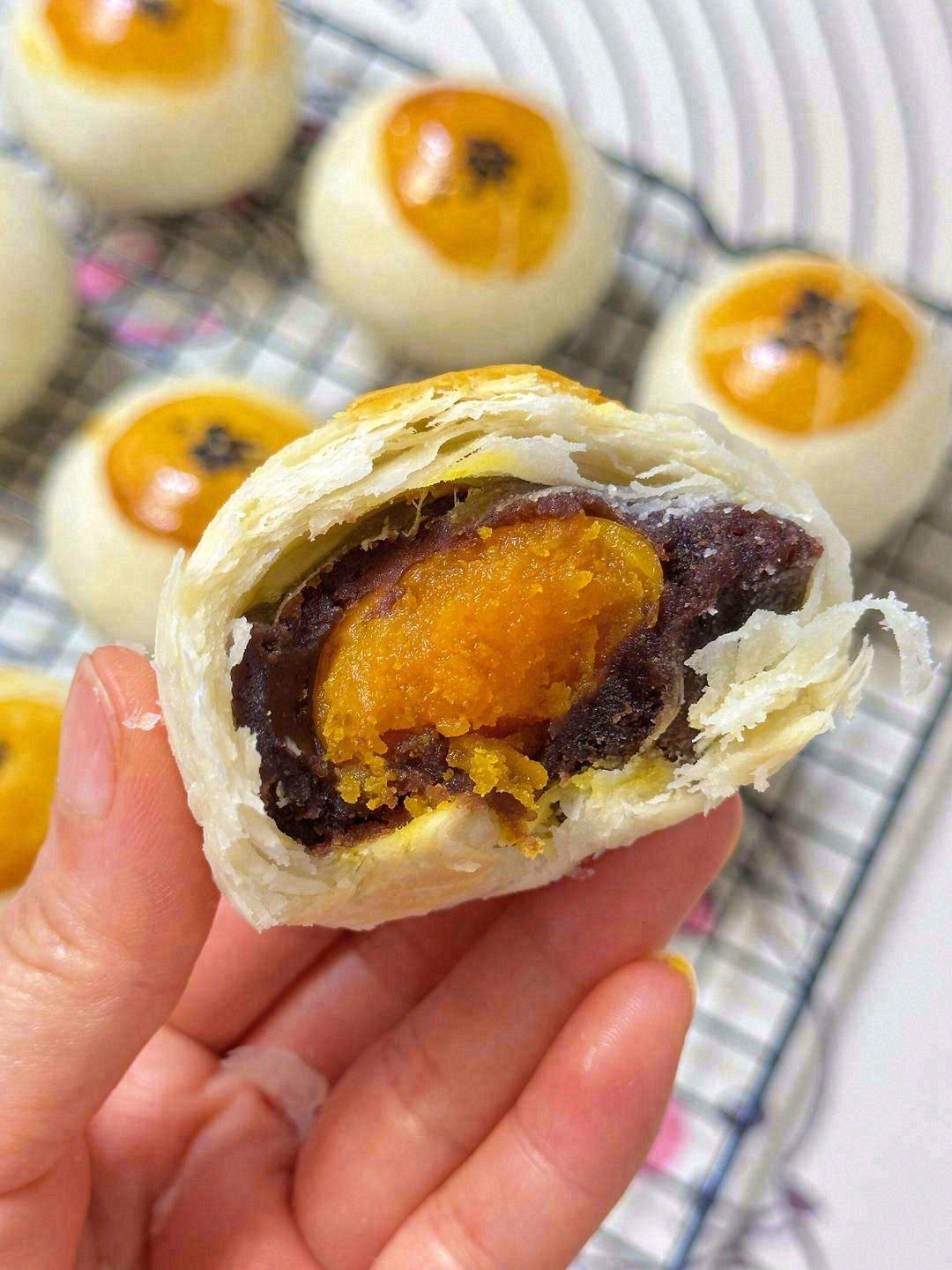 🌟蛋黄酥兼容了南北方的咸甜口味🍃，层层叠 配图2