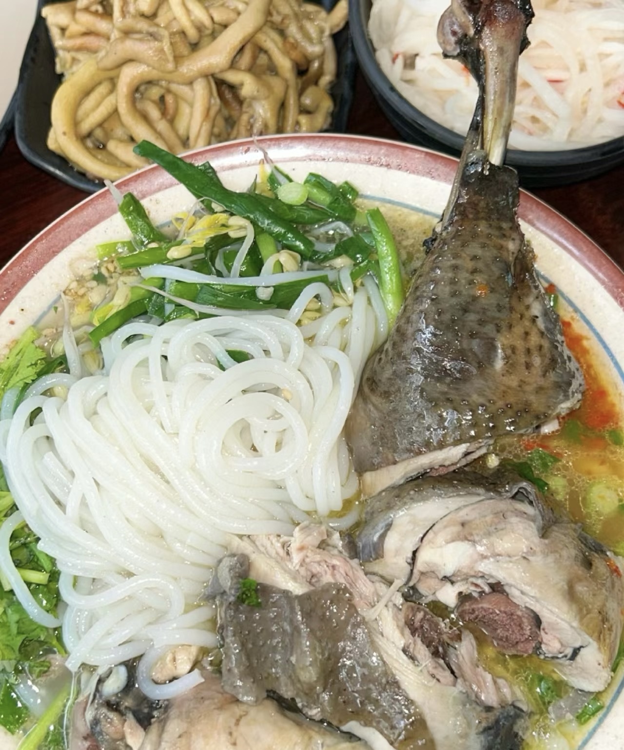 只有米线和土鸡最搭，细腻爽滑又不腻还吸味 配图1
