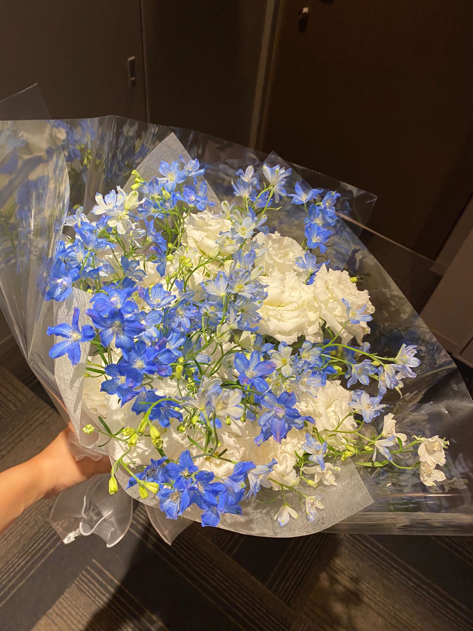 蓝白色系花束 客人为闺蜜搭配的花花 清新 配图2