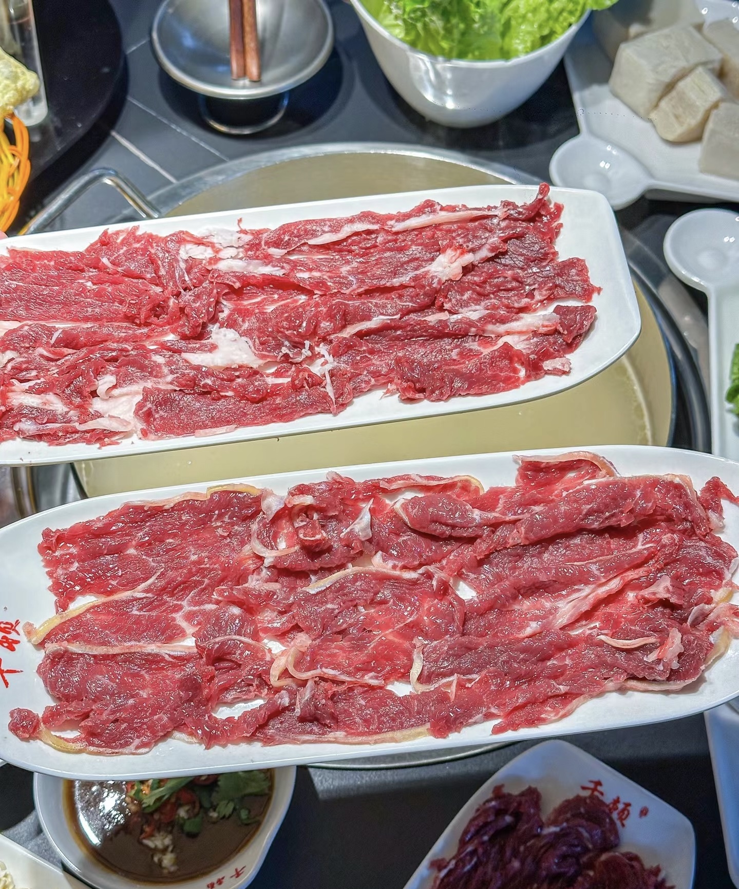 新鲜牛肉现切，在牛骨汤中翻滚，那鲜嫩爽滑 配图1