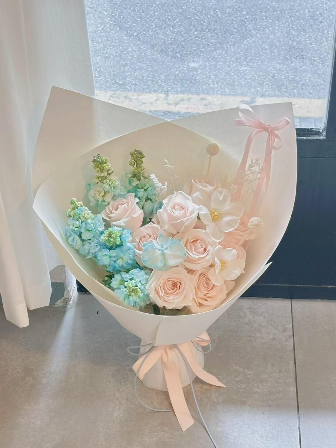 粉粉嫩嫩的玫瑰🌸 搭配清冷感💙的紫罗兰  配图1