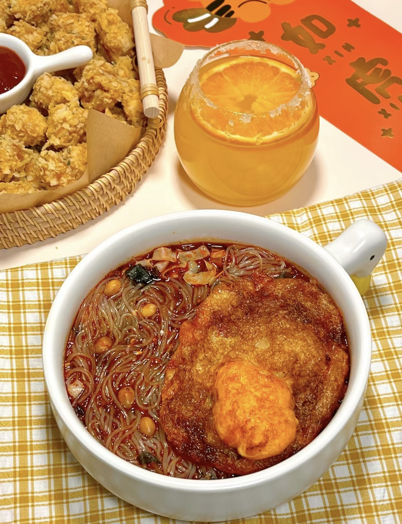 炸蛋酸辣粉，那金黄酥脆的炸蛋与酸辣爽滑的 配图1
