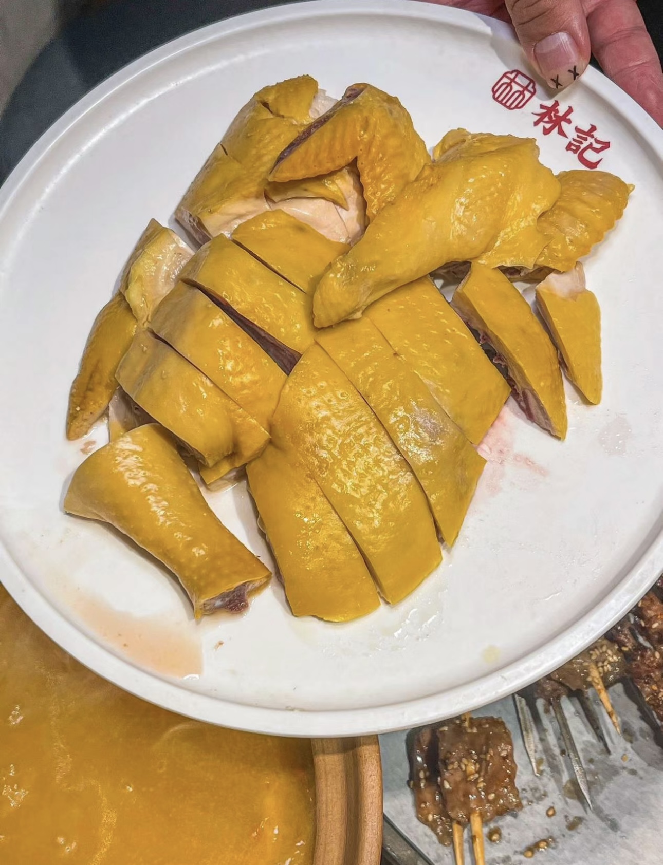 花椒鸡火锅，浓郁金汤，滋补花胶与鲜嫩鸡肉 配图1
