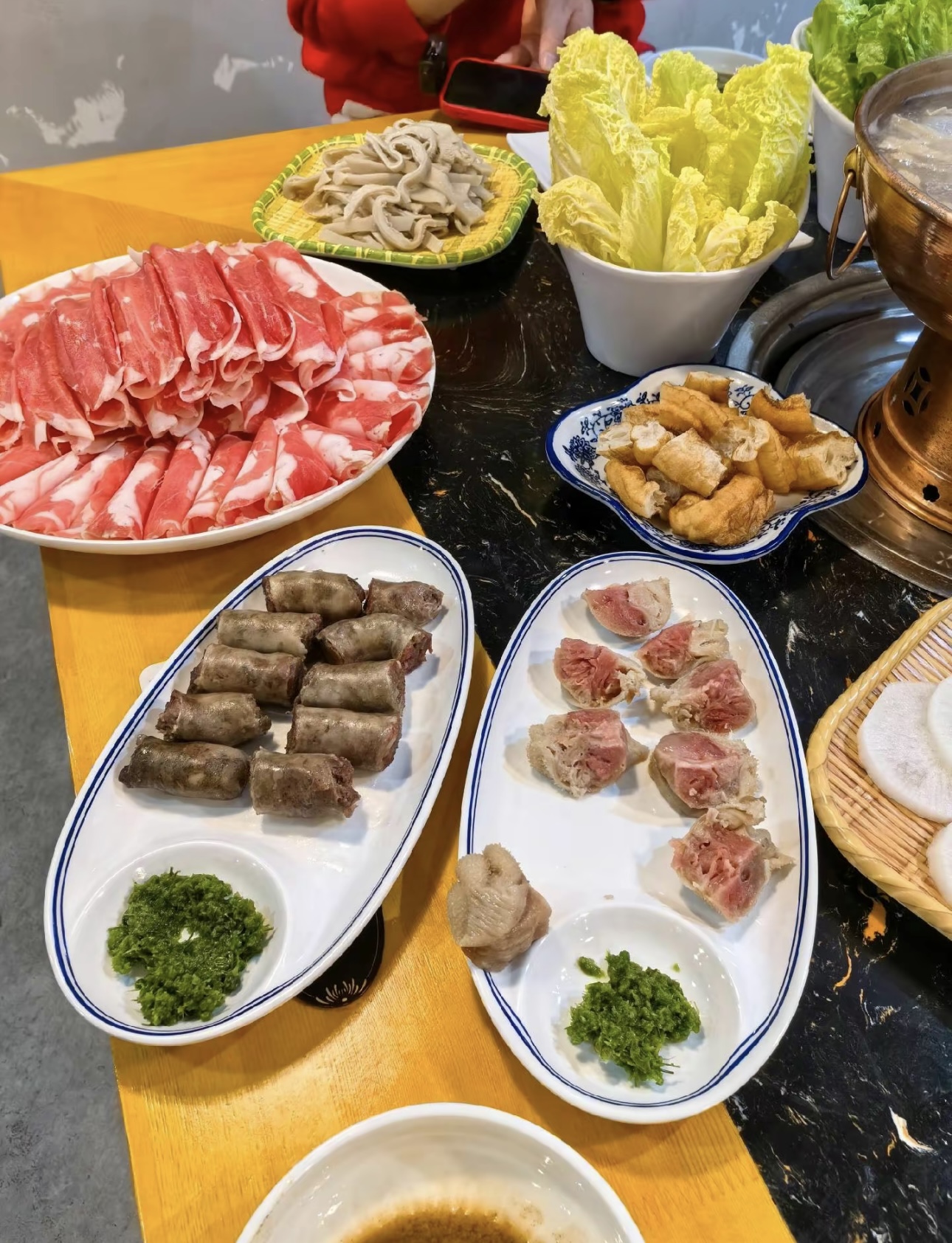 “品质生活，从一口鲜嫩的涮羊肉开始。在我 配图2