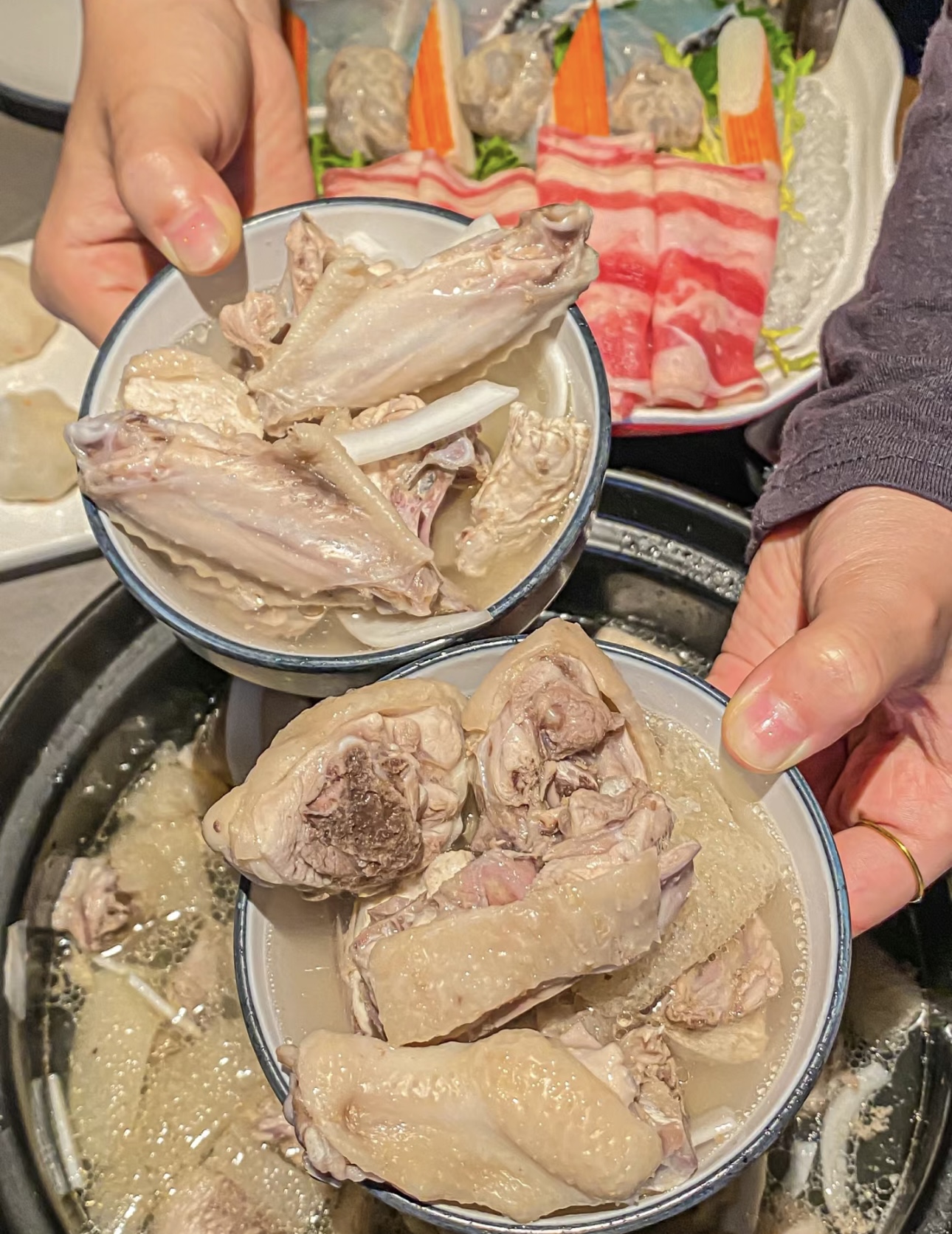 🥥 椰子鸡火锅，一口鲜到骨子里！😋 🐔  配图2