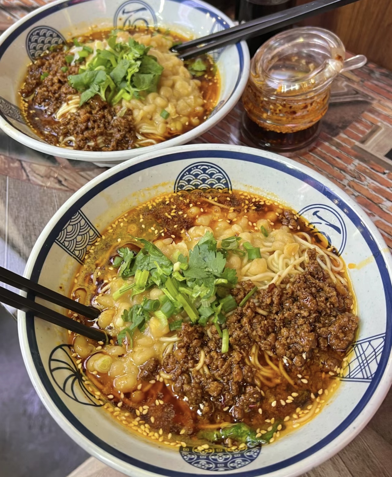 重庆小面，麻辣鲜香尽在一碗之中。那劲道的 配图1