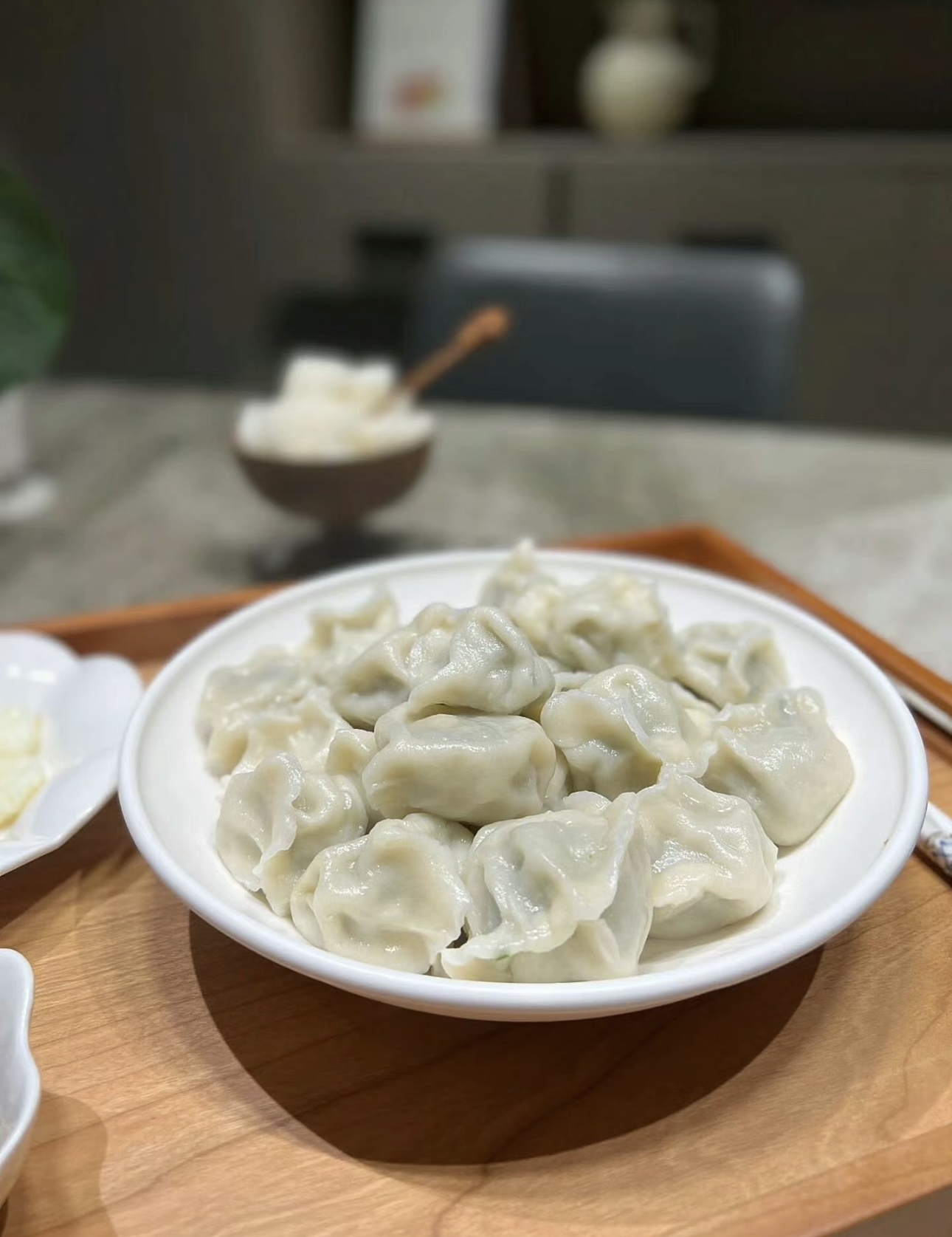 饺子，凝聚着手工的温情。面皮柔软，馅料丰 配图3
