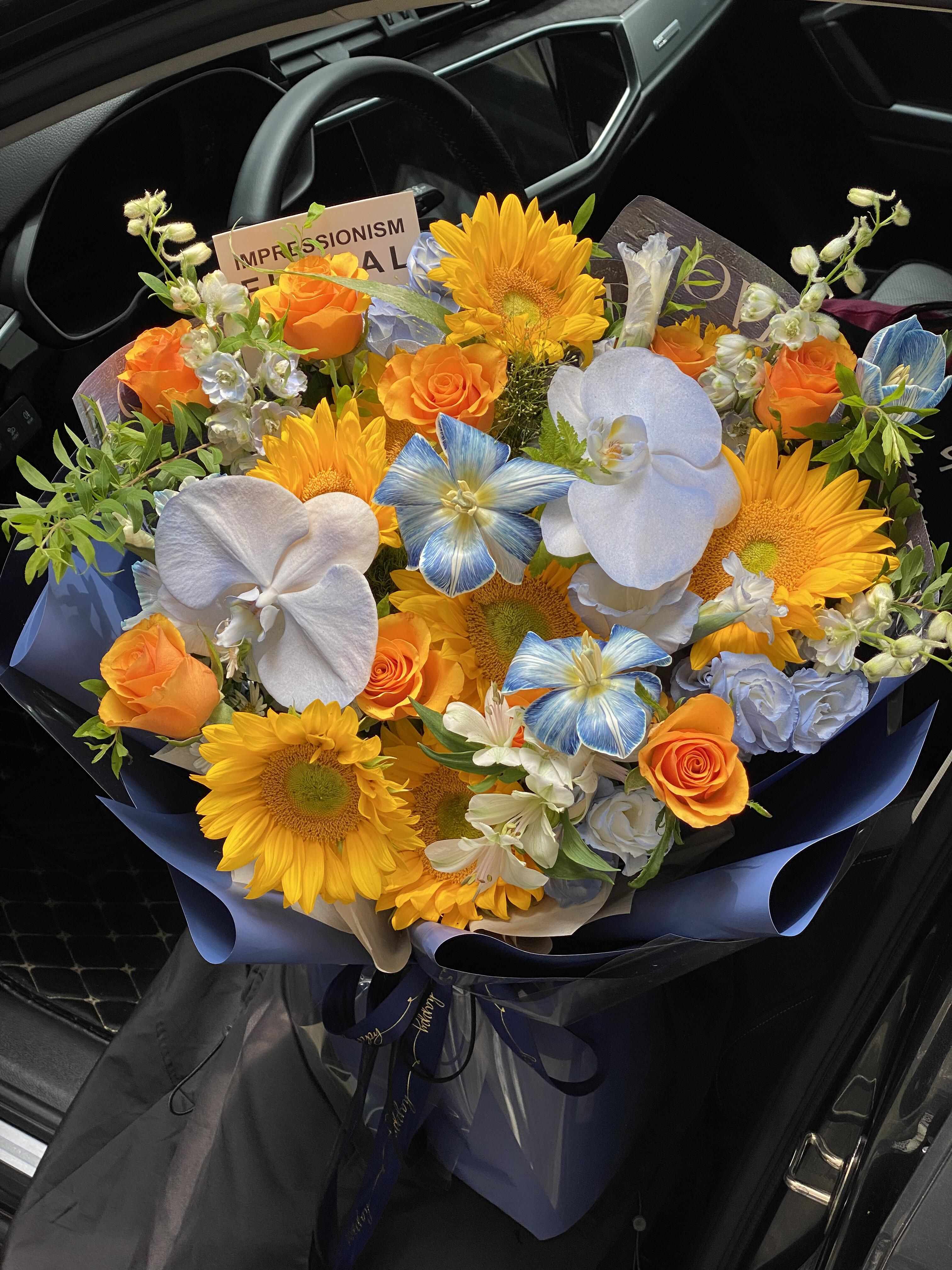黄蓝色的碰撞💙💛 预计这束花💐又要变成我 配图2