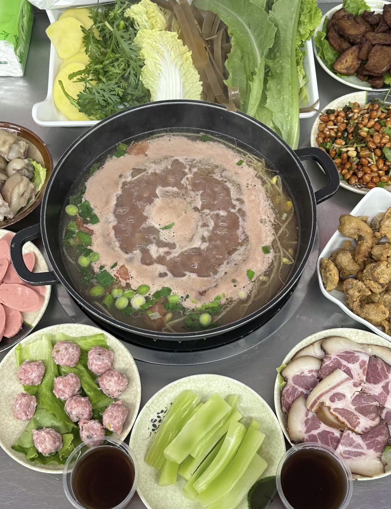 豆米火锅的温暖与醇厚，豆香四溢的锅底，就 配图1