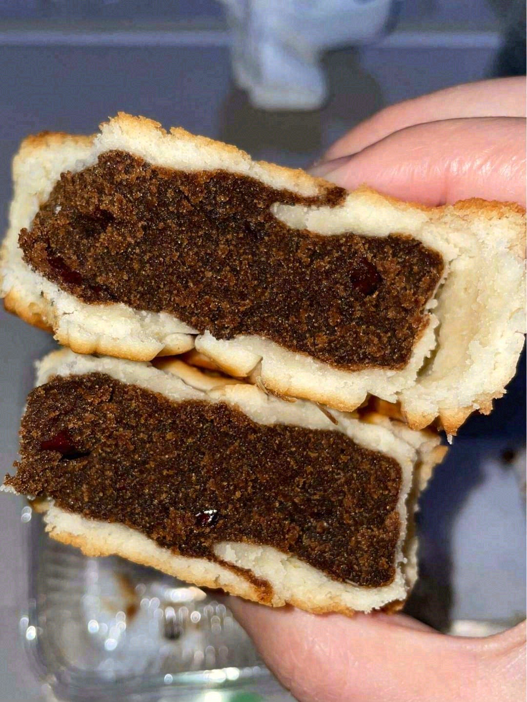 一口枣泥月饼🥮回到童年的纯真🙂 皮薄肉厚 配图1