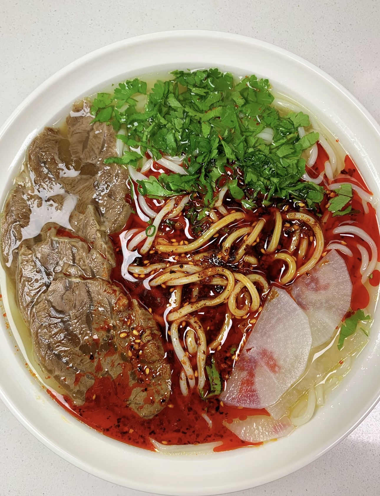 兰州牛肉汤面，面条爽滑劲道，牛肉鲜嫩多汁 配图2