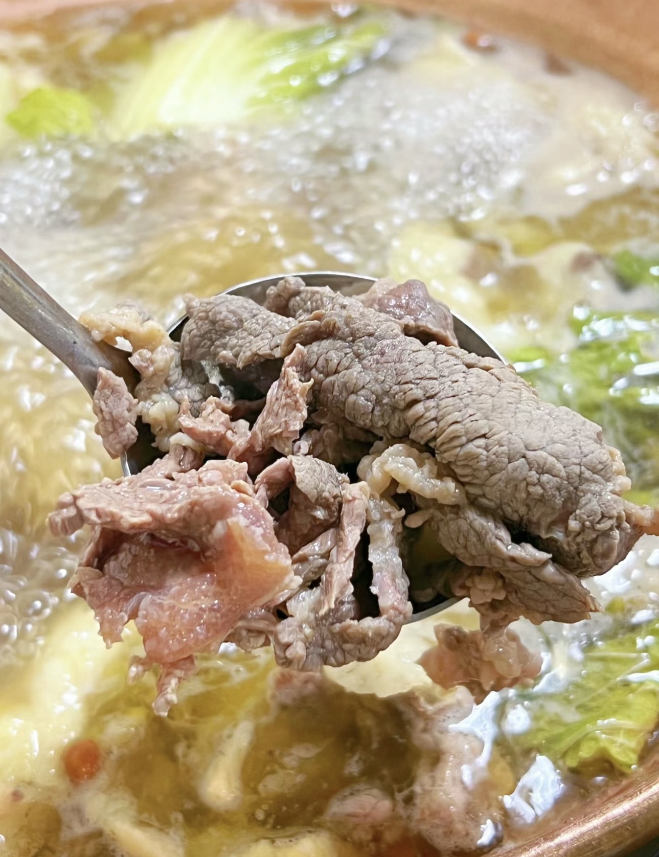 清汤牛肉火锅，宛如一首清新的味蕾之诗。纯 配图2