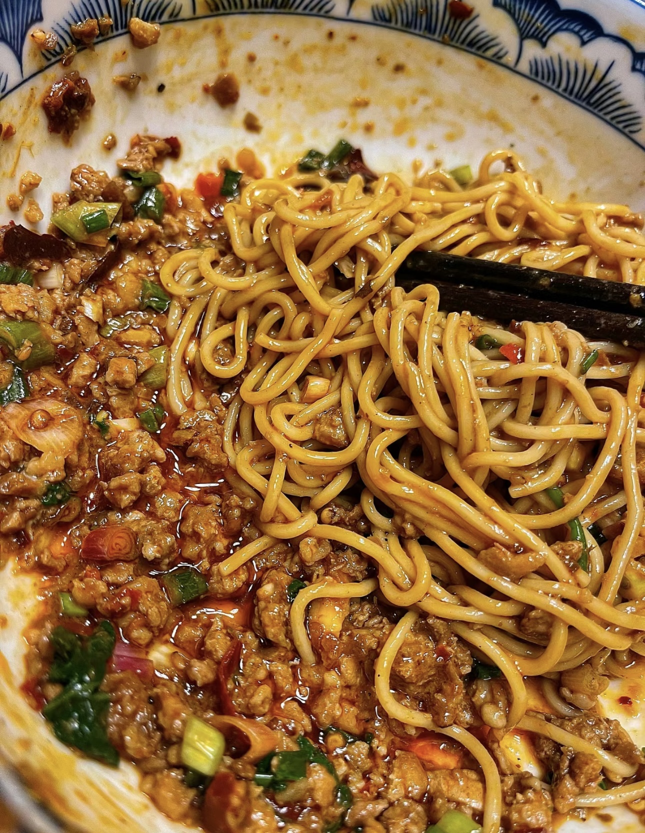 🍜浓郁的炸酱，搭配爽滑的面条，口感简直绝 配图3