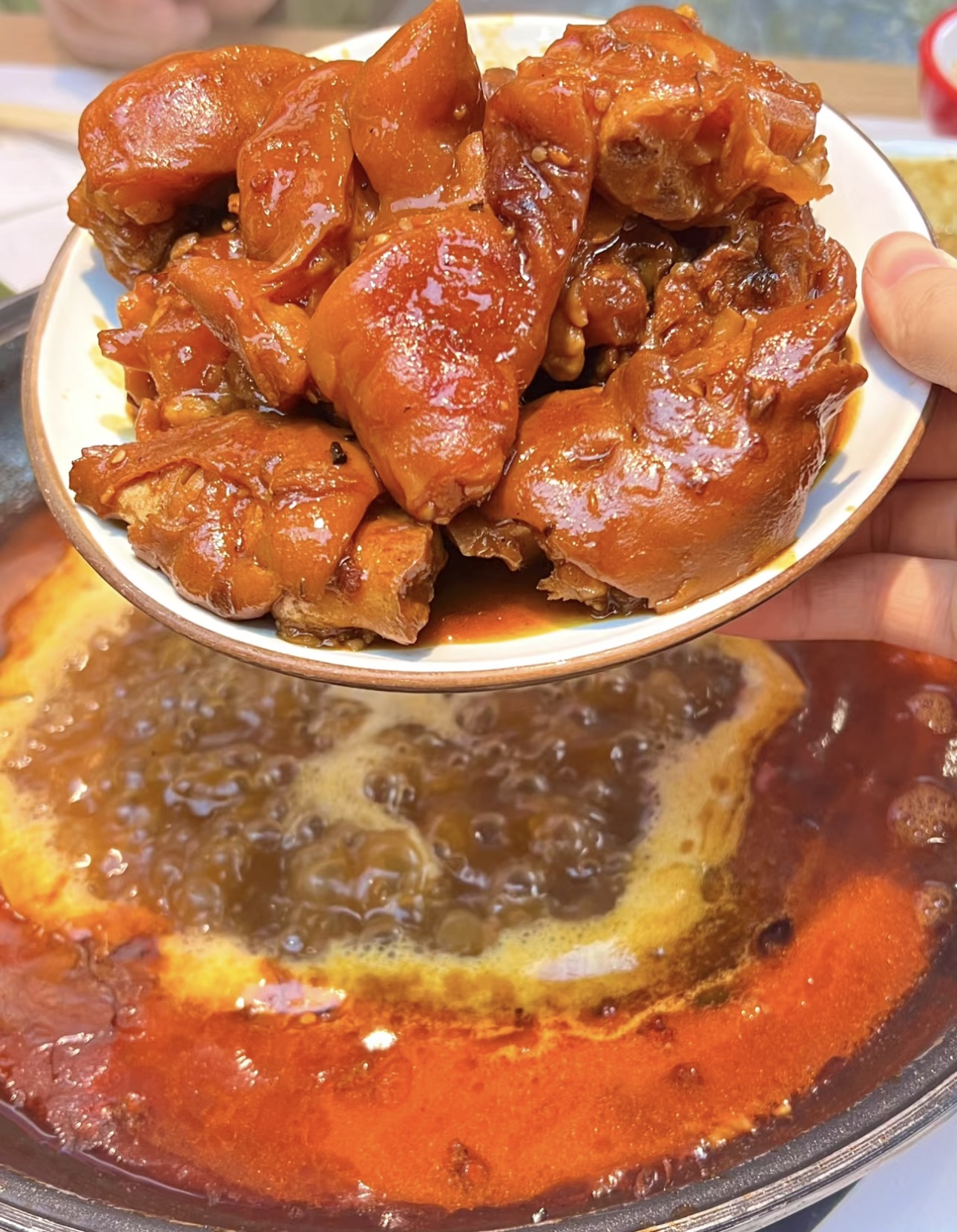 一锅猪蹄火锅，是舌尖上的柔情与火辣的交织 配图2