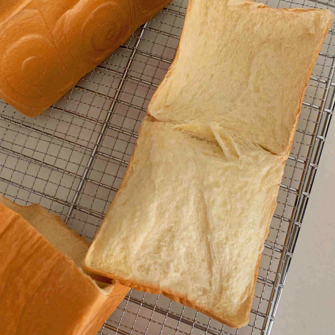 加入了鲜奶的吐司🍞奶香浓郁口感深香有回味 配图1