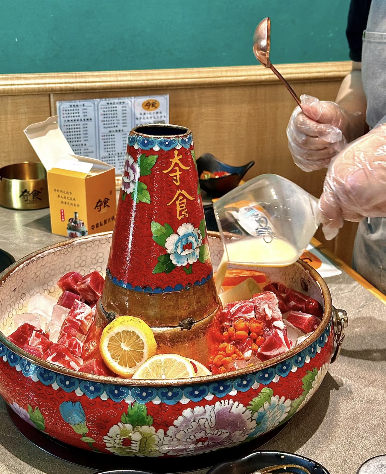 新疆土火锅，装满了新疆的故事与风情。一口 配图3
