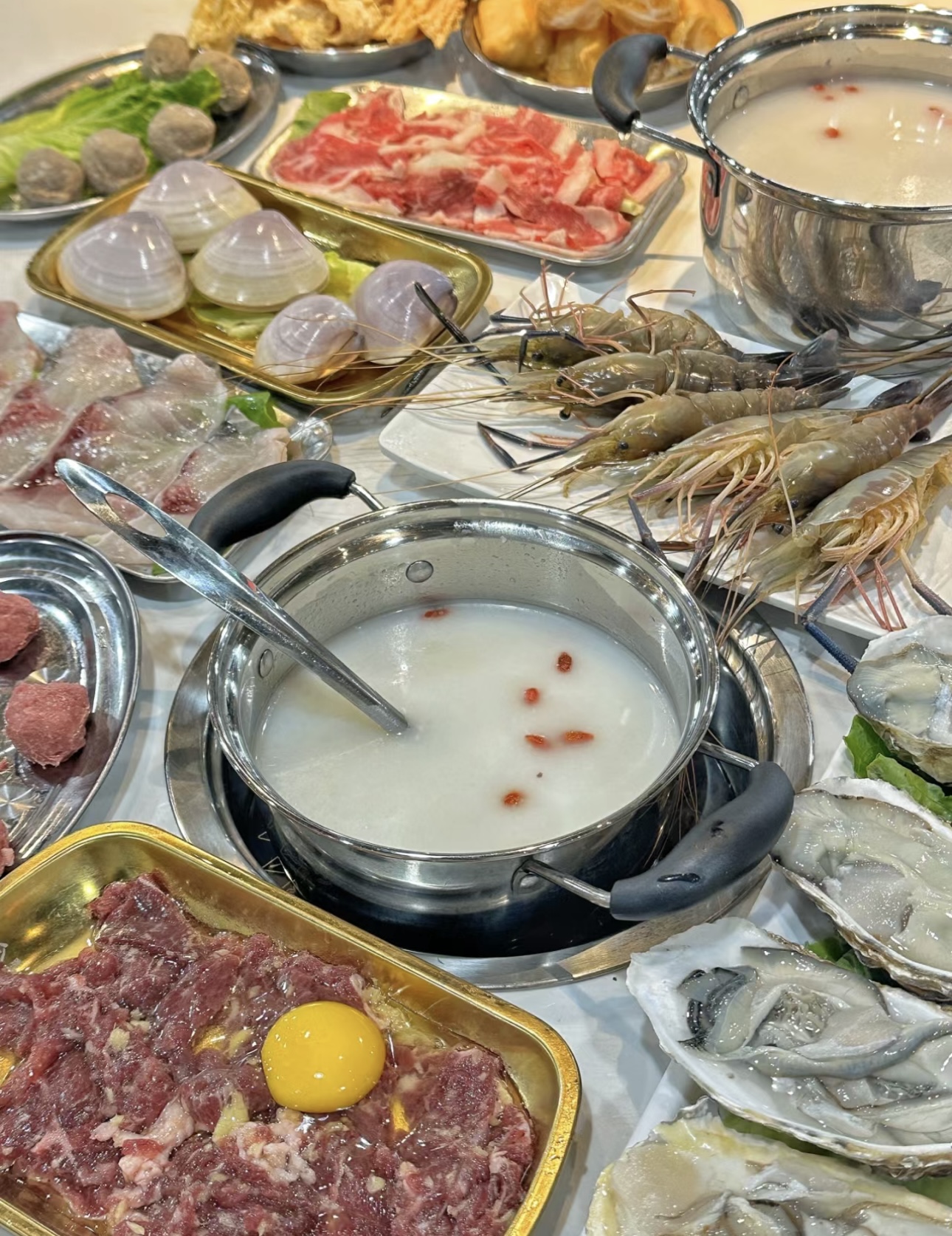 海鲜火锅，鲜气四溢！虾蟹贝蚌汇聚一锅，汤 配图1
