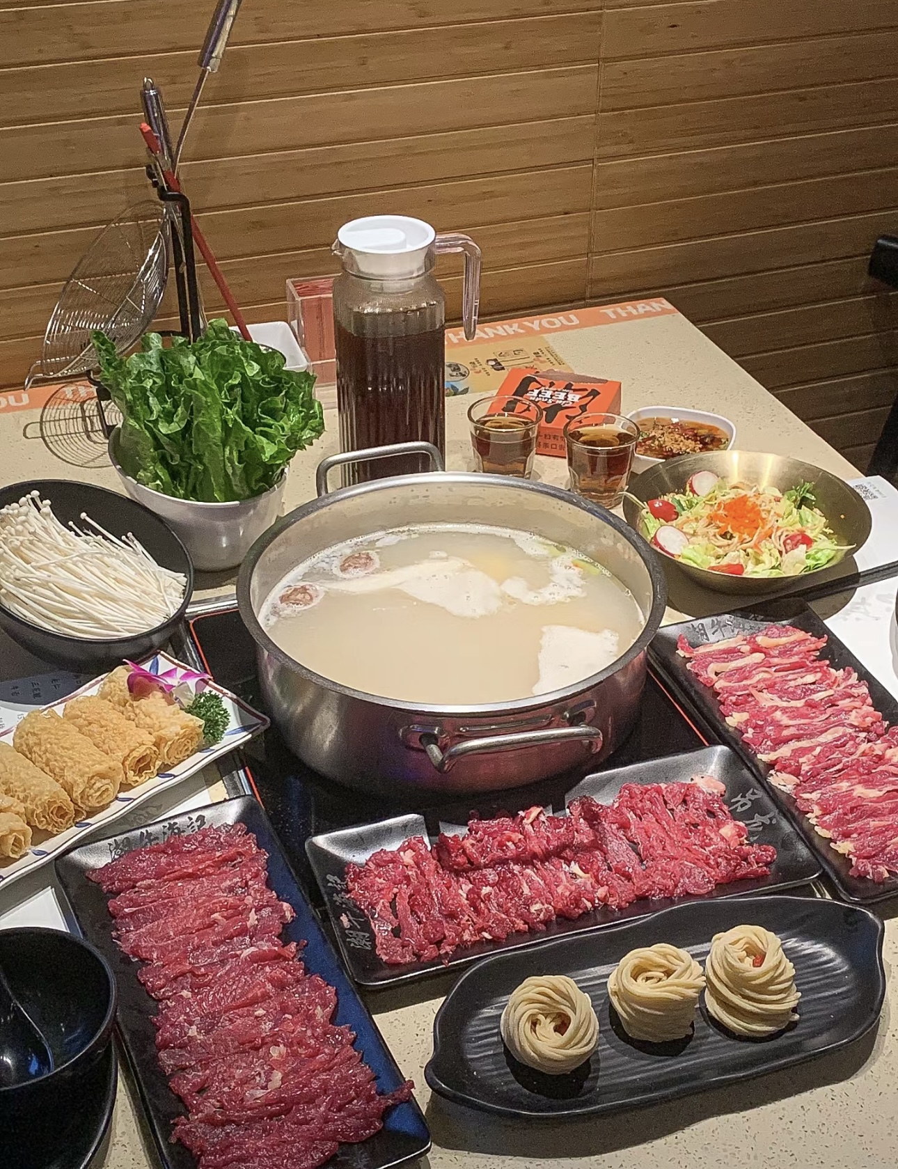 清汤涮牛肉火锅，鲜香原味绽放。精选上等牛 配图3