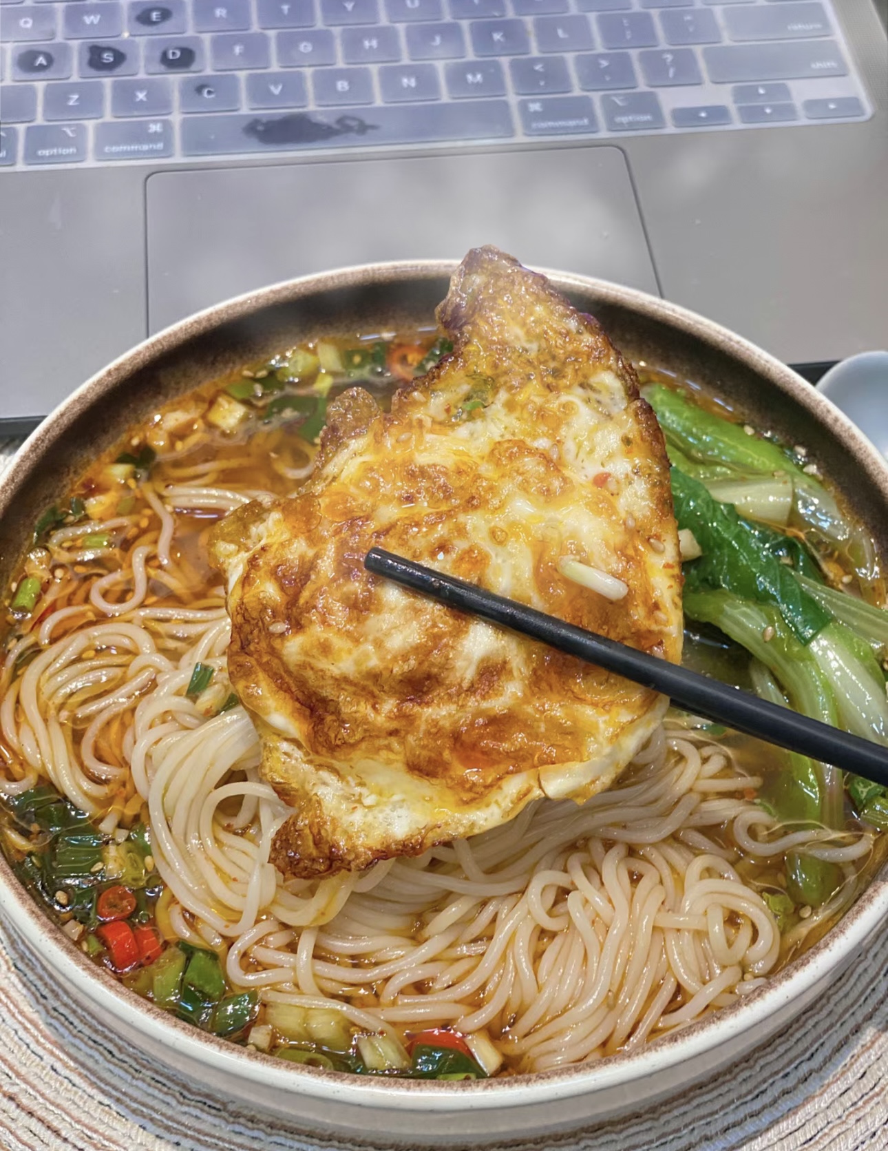 葱花酸辣汤面，看似简单平凡，却蕴含着无尽 配图3