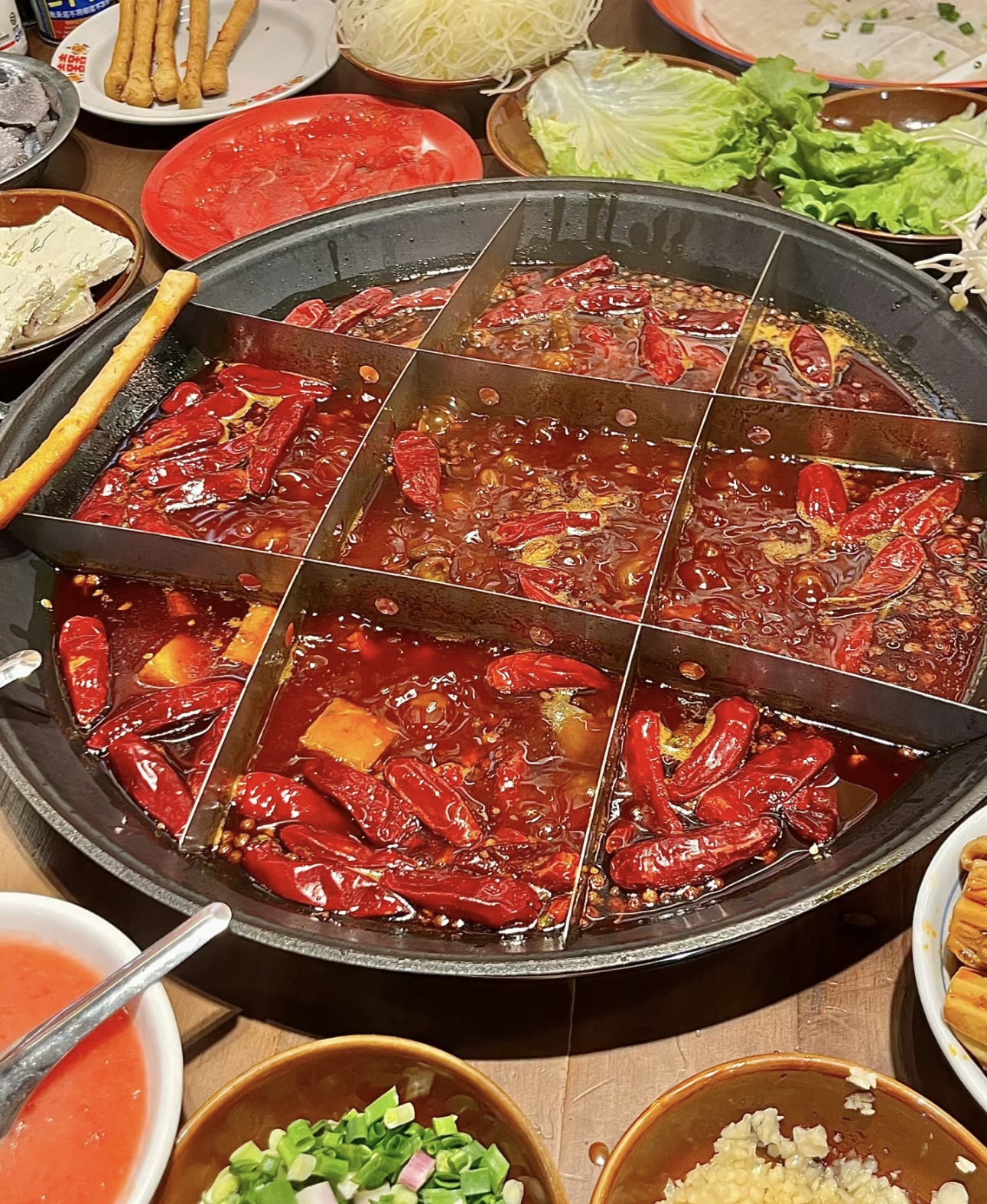 🍲 九宫格火锅，满足你的多种口味！🎉 🥘 配图3