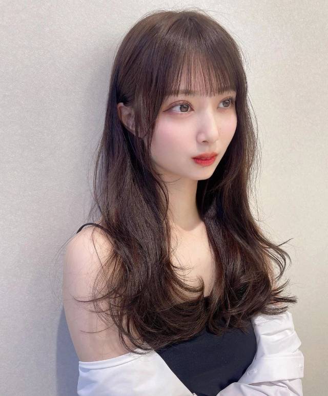雾灰棕色衬托在脸周围 🈶️种磨皮美白的感 配图2