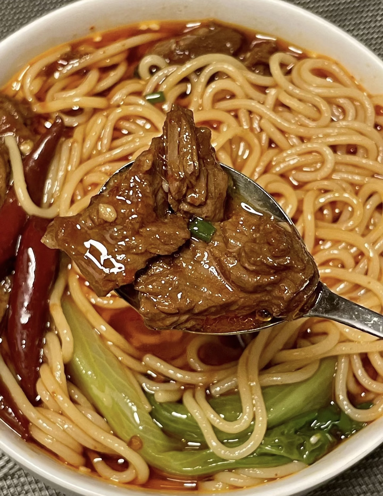 🍜这碗牛肉面，面条爽滑，牛肉鲜嫩🥩，汤汁 配图2