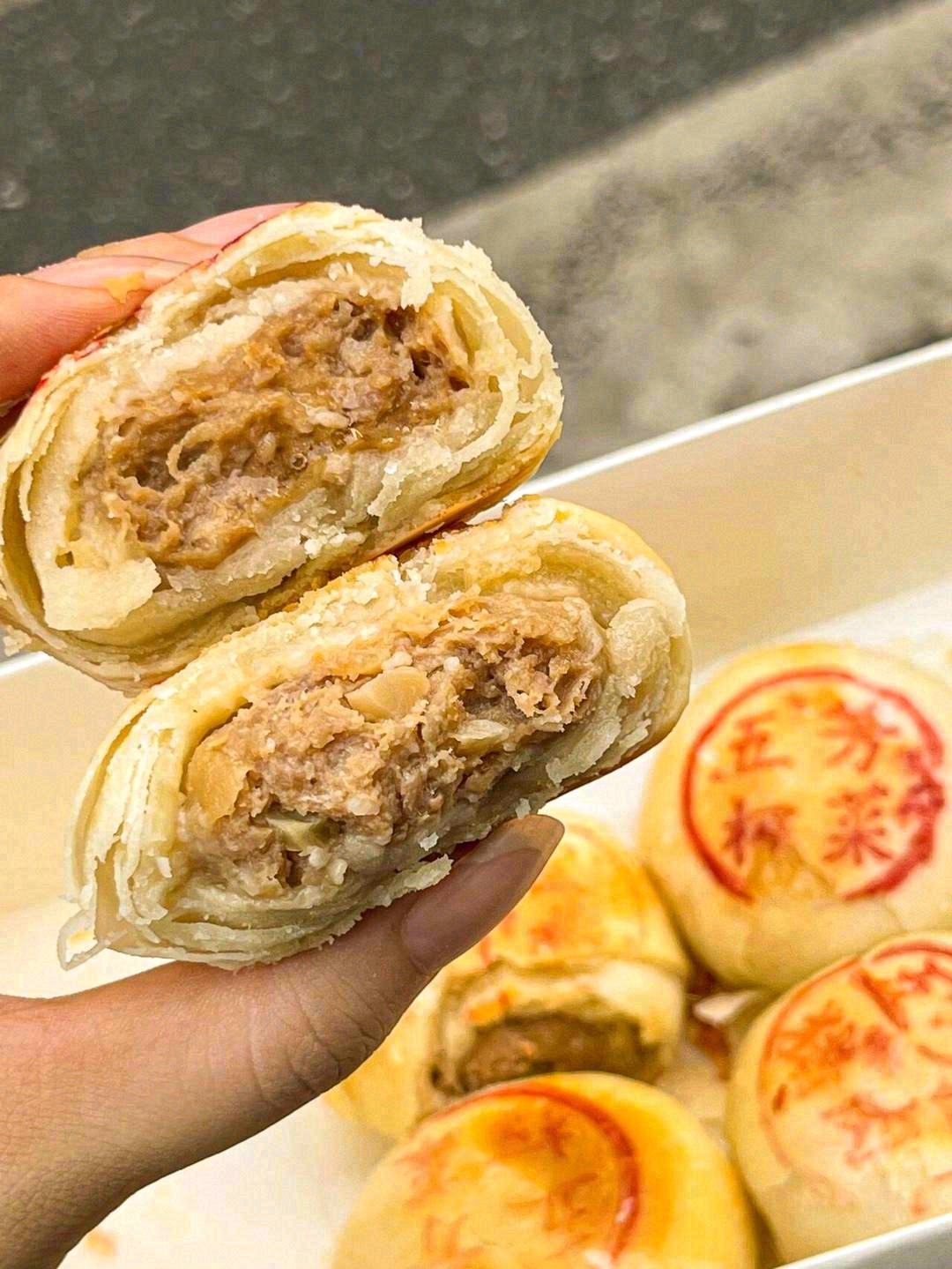 酥韧有致，入口即化😋。 肉馅吃起来是松松 配图2