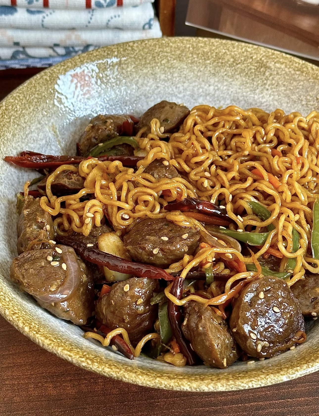 让牛肉丸焖面温暖你的胃。牛肉丸的多汁与面 配图2