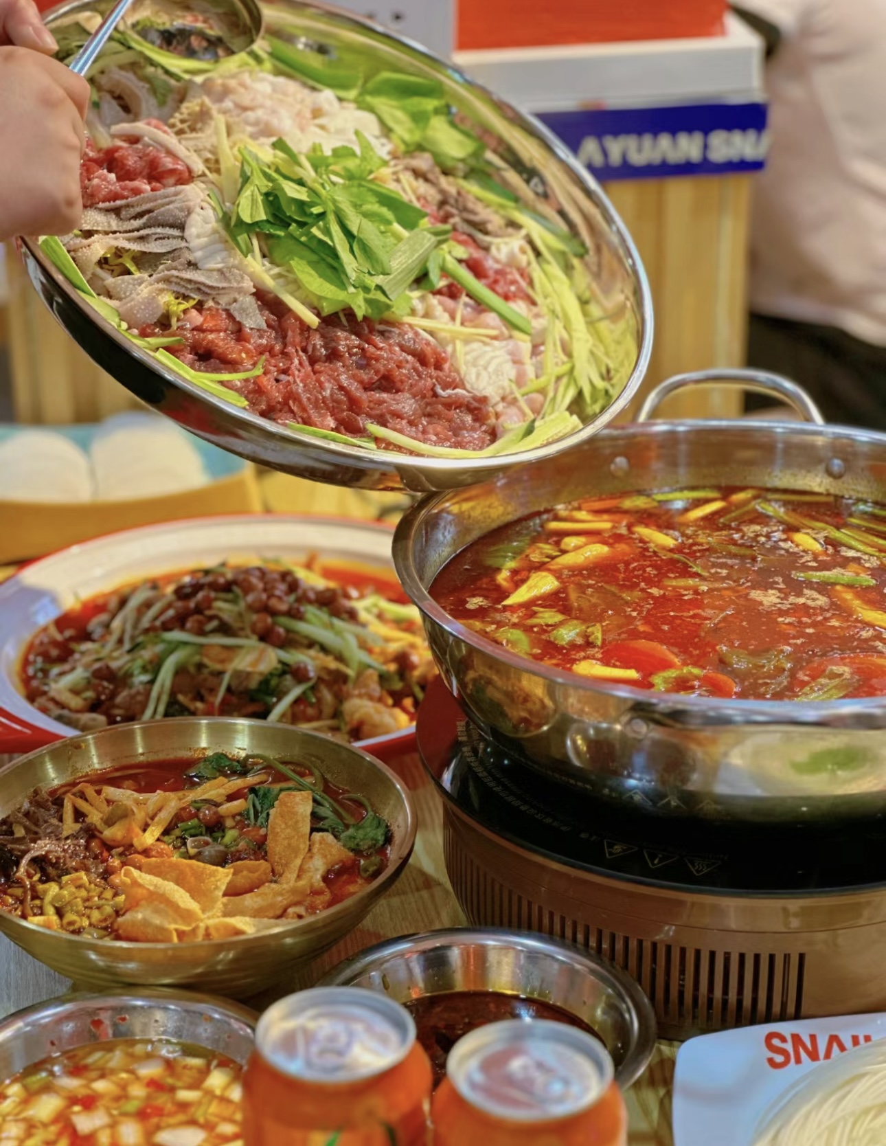 令人垂涎欲滴的牛杂火锅！精选的牛杂，在锅 配图1