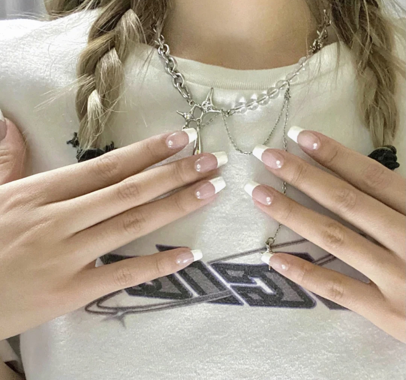 法式美甲💅白色系纯欲感越看越爱 法式白边 配图2