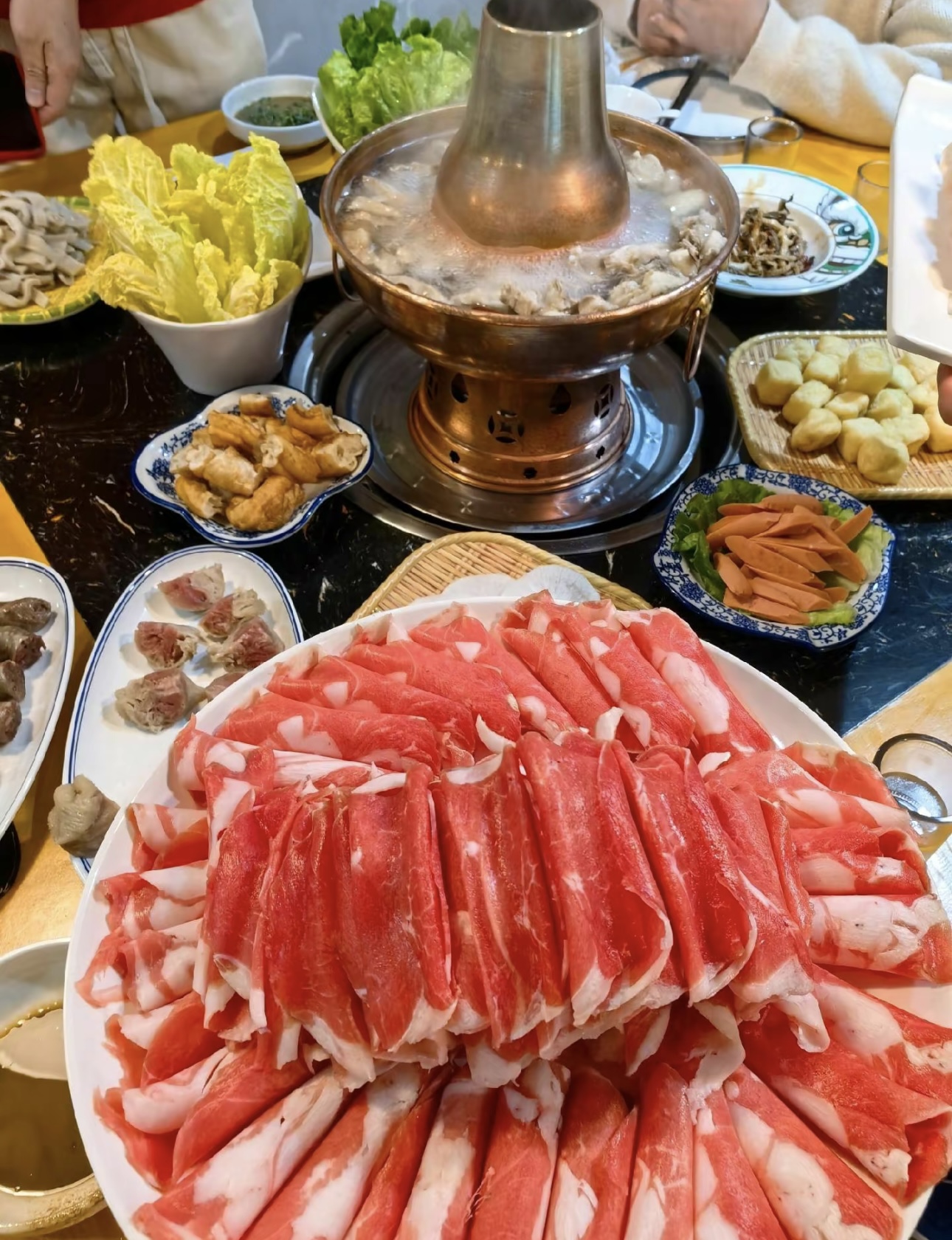 “品质生活，从一口鲜嫩的涮羊肉开始。在我 配图1