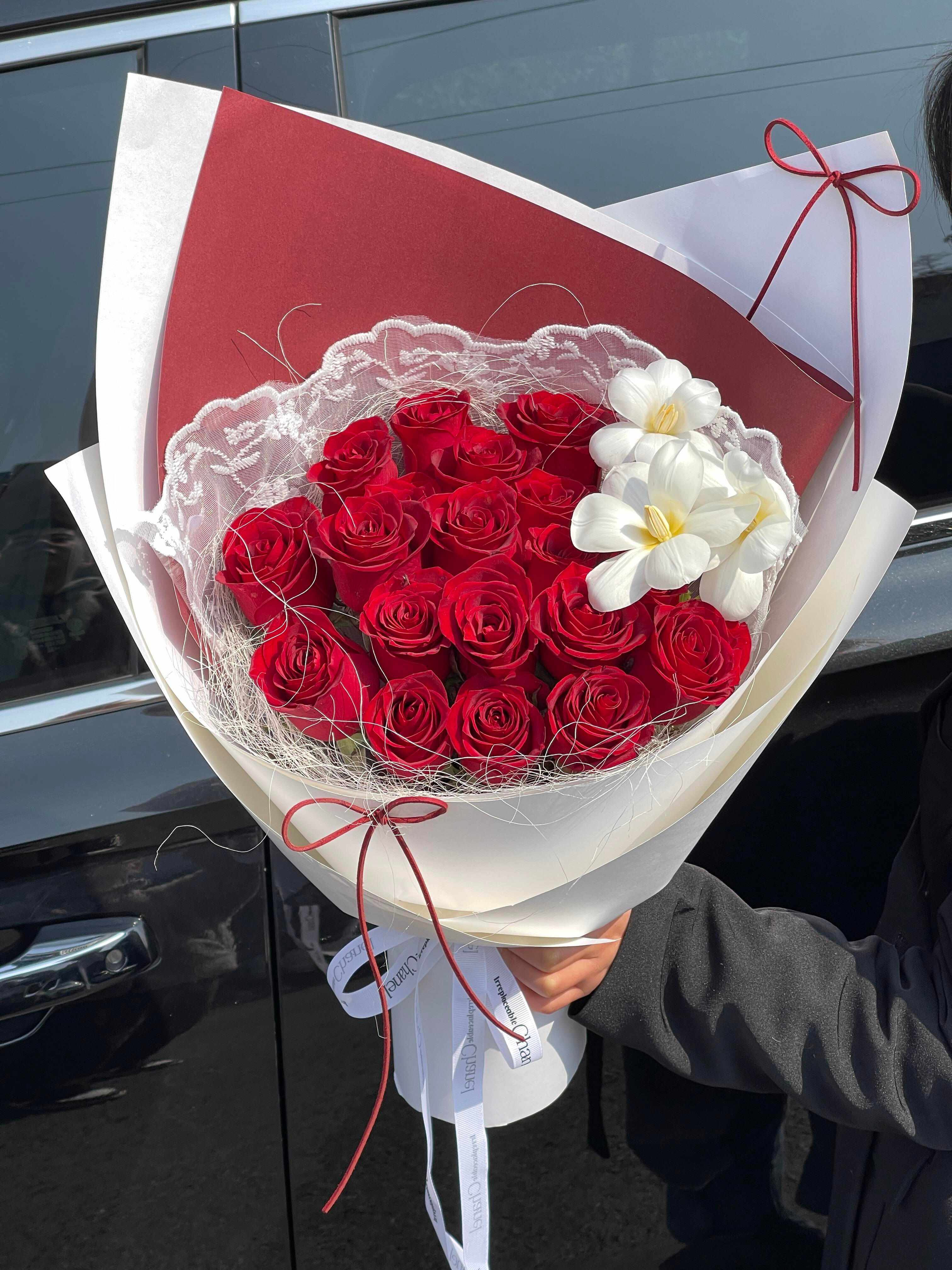 蕾丝包裹的温柔 🌹红玫瑰盛放的热烈 每一 配图2
